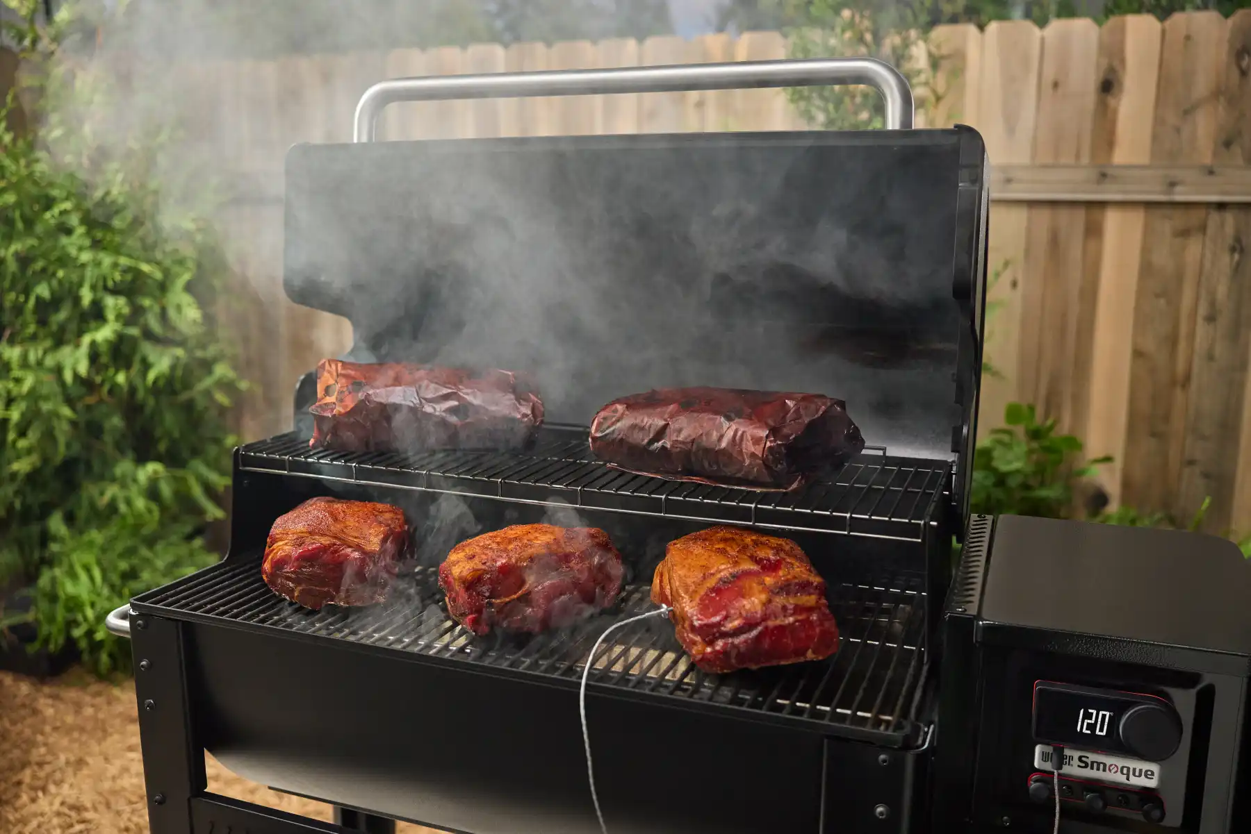 Цифровой контроллер Weber Connect на Weber Smoque XL